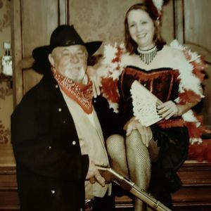 Meet your Posher, Dennis